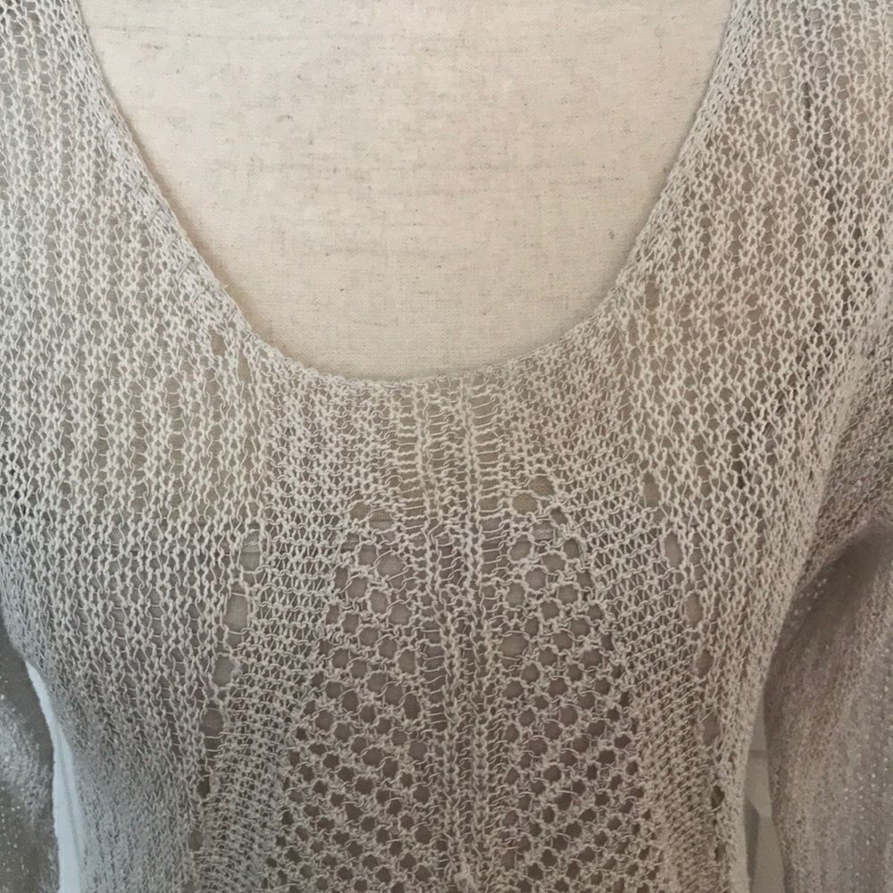 Adorable Spring top with built in Cami. Beige Eci - Picture 2 of 6
